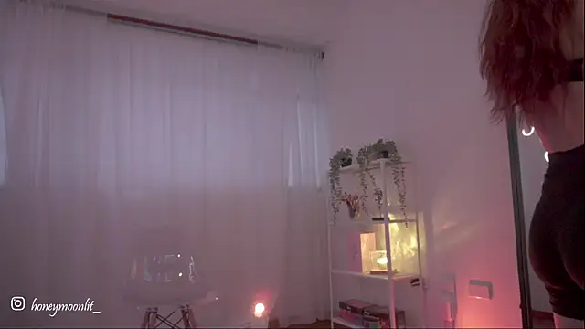 Snapshot of HannaMoom chatting on 1, 10, 2025 HannaMoom online show from 1, 10, 2025