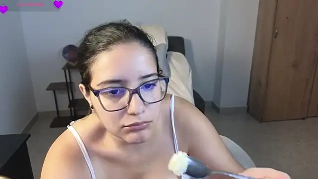 Snapshot of blue__moon_ chatting on 3, 6, 2026 blue moon online show from 3, 6, 2026