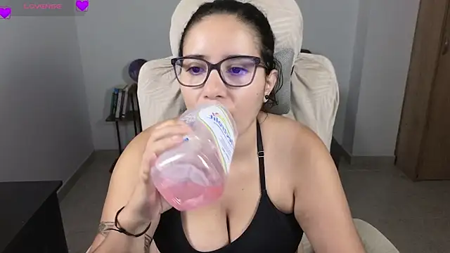 Snapshot of blue__moon_ chatting on 7, 6, 2026 blue moon online show from 7, 6, 2026