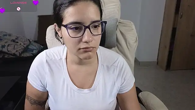 Snapshot of blue__moon_ chatting on 27, 5, 2026 blue moon online show from 27, 5, 2026