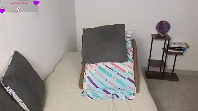 blue  moon  online show from 11, 4, 2026