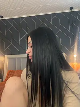 Snapshot of EmyLaveau chatting on 6, 5, 2026 EmyLaveau online show from 6, 5, 2026