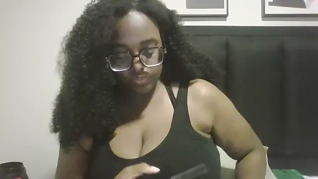 Snapshot of MissCC99 chatting on 5, 4, 2026 MissCC99 online show from 5, 4, 2026