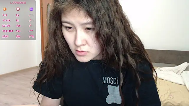 Snapshot of Riz_girl chatting on 4, 10, 2025 Riz girl online show from 4, 10, 2025