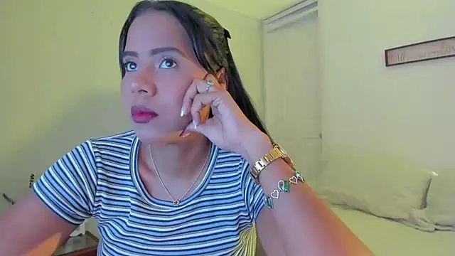 Snapshot of rosaaliiaa1 chatting on 21, 10, 2025 rosaaliiaa1 online show from 21, 10, 2025