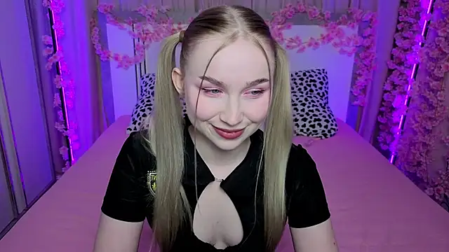 Snapshot of LilyStarlight chatting on 17, 4, 2026 LilyStarlight online show from 17, 4, 2026