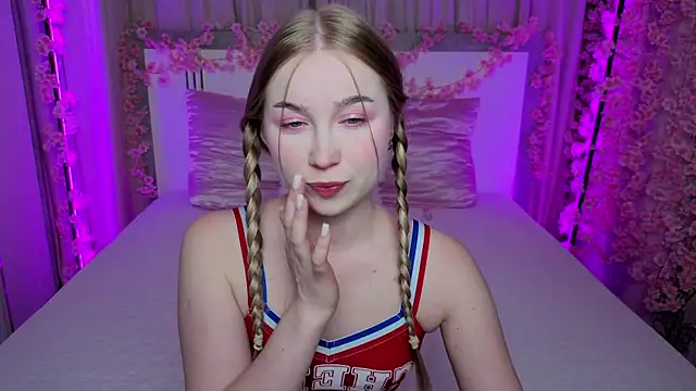 Snapshot of LilyStarlight chatting on 16, 7, 2026 LilyStarlight online show from 16, 7, 2026