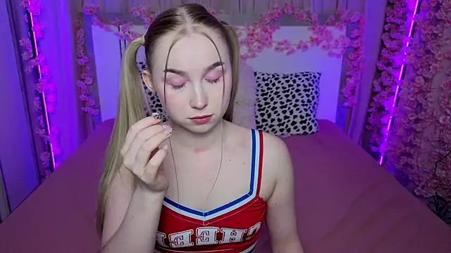 Snapshot of LilyStarlight chatting on 14, 5, 2026 LilyStarlight online show from 14, 5, 2026