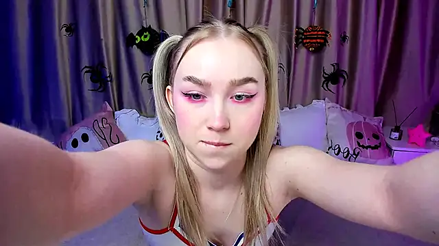 LilyStarlight online show from 29, 10, 2025