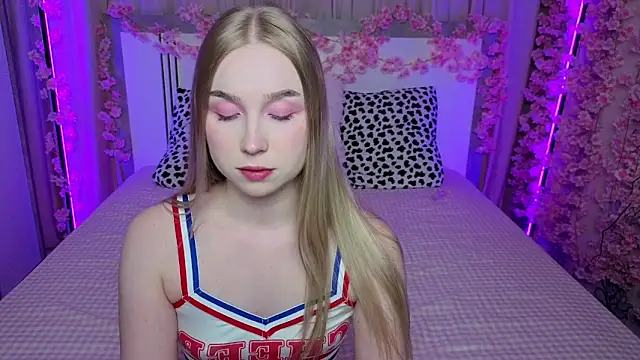 Snapshot of LilyStarlight chatting on 17, 5, 2026 LilyStarlight online show from 17, 5, 2026