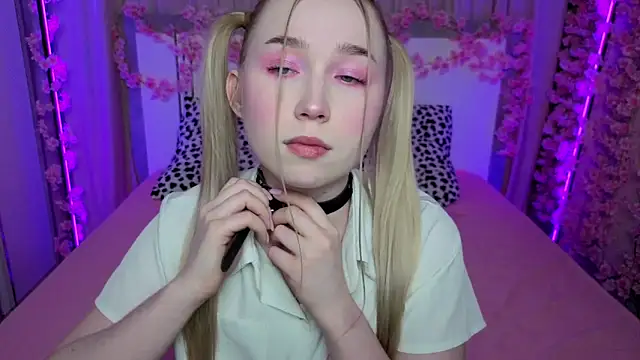 LilyStarlight online show from 14, 4, 2026