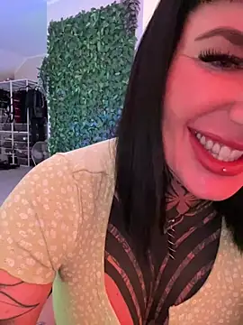 Snapshot of InkedBiitch chatting on 12, 12, 2024 InkedBiitch online show from 12, 12, 2024