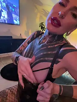 Snapshot of InkedBiitch chatting on 7, 3, 2025 InkedBiitch online show from 7, 3, 2025