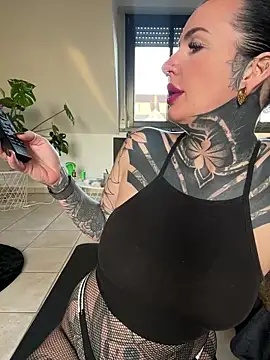 Snapshot of InkedBiitch chatting on 7, 3, 2025 InkedBiitch online show from 7, 3, 2025
