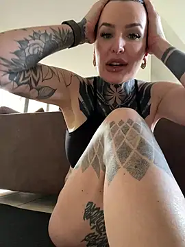 Snapshot of InkedBiitch chatting on 8, 2, 2025 InkedBiitch online show from 8, 2, 2025