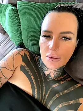 Snapshot of InkedBiitch chatting on 1, 10, 2025 InkedBiitch online show from 1, 10, 2025
