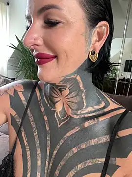 Snapshot of InkedBiitch chatting on 10, 9, 2025 InkedBiitch online show from 10, 9, 2025