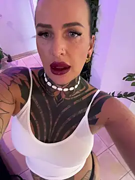 Snapshot of InkedBiitch chatting on 17, 9, 2025 InkedBiitch online show from 17, 9, 2025