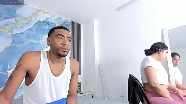 Kylieandjhonny online show from 4, 12, 2025