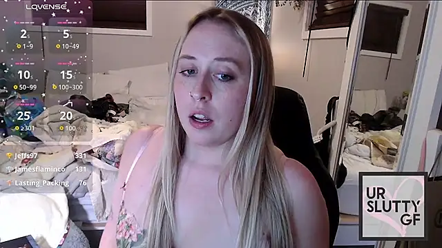 Snapshot of ursluttygf chatting on 28, 12, 2024 ursluttygf online show from 28, 12, 2024