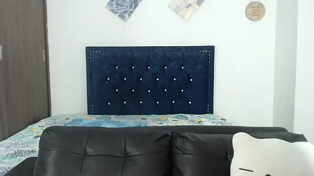 QueenSquirt  online show from 18, 3, 2025