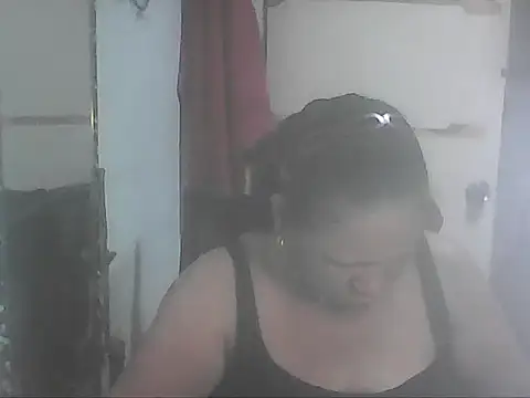 Snapshot of hotwet_mama4uxx chatting on 5, 10, 2025 hotwet mama4uxx online show from 5, 10, 2025