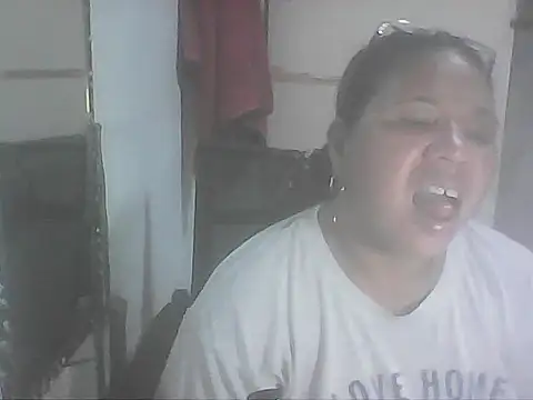 Snapshot of hotwet_mama4uxx chatting on 19, 10, 2025 hotwet mama4uxx online show from 19, 10, 2025