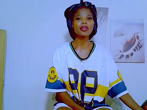 MissParis26 online show from 21, 2, 2025