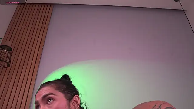 mia-reeves online show from 18, 5, 2026