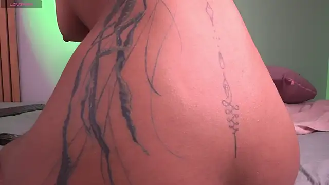 mia-reeves online show from 7, 4, 2026