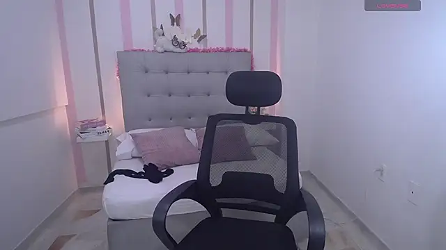 Anthonela love  online show from 4, 12, 2025