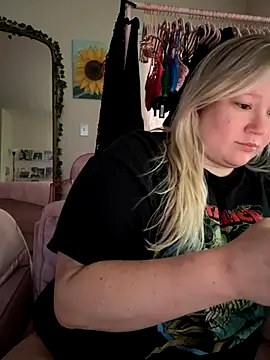 PiggyRose online show from 6, 10, 2025
