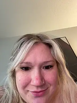 PiggyRose online show from 11, 4, 2026