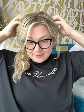 PiggyRose online show from 12, 10, 2025