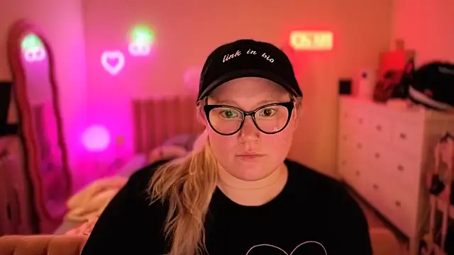 PiggyRose online show from 18, 10, 2025