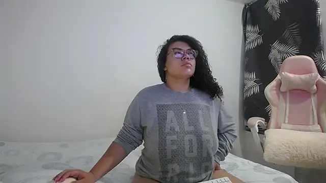 Snapshot of mabigomez00 chatting on 31, 10, 2025 mabigomez00 online show from 31, 10, 2025