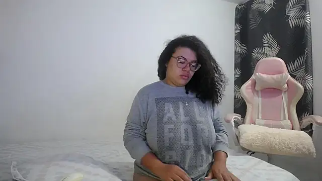 Snapshot of mabigomez00 chatting on 29, 11, 2025 mabigomez00 online show from 29, 11, 2025