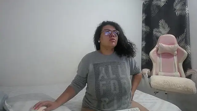 Snapshot of mabigomez00 chatting on 18, 12, 2025 mabigomez00 online show from 18, 12, 2025