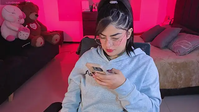 Snapshot of Catalinaa_martinez chatting on 8, 5, 2026 Catalinaa martinez online show from 8, 5, 2026