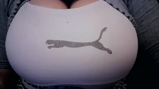 Snapshot of AnnyelinnaLove chatting on 11, 7, 2026 AnnyelinnaLove online show from 11, 7, 2026