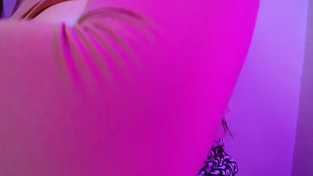 Snapshot of AnnyelinnaLove chatting on 9, 10, 2025 AnnyelinnaLove online show from 9, 10, 2025