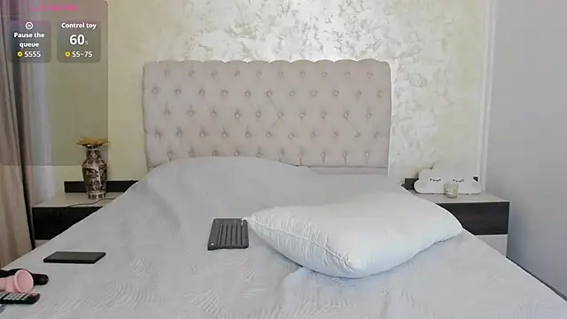 BiancaCruzzz online show from 28, 10, 2025