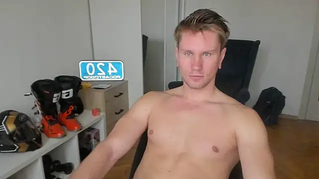 Snapshot of kevin-park chatting on 22, 10, 2025 kevin-park online show from 22, 10, 2025