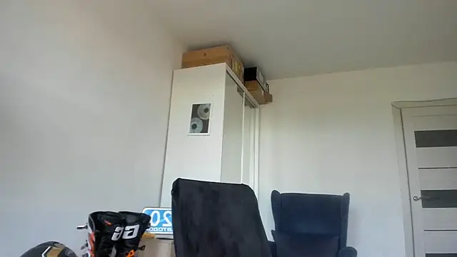 Snapshot of kevin-park chatting on 21, 10, 2025 kevin-park online show from 21, 10, 2025