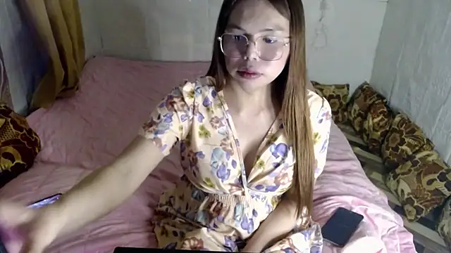 Snapshot of alondra_marie23 chatting on 27, 11, 2025 alondra marie23 online show from 27, 11, 2025