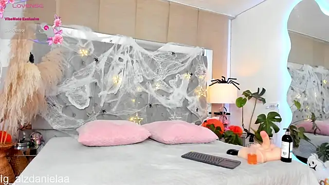 Kaitlyn Brwon online show from 29, 10, 2025