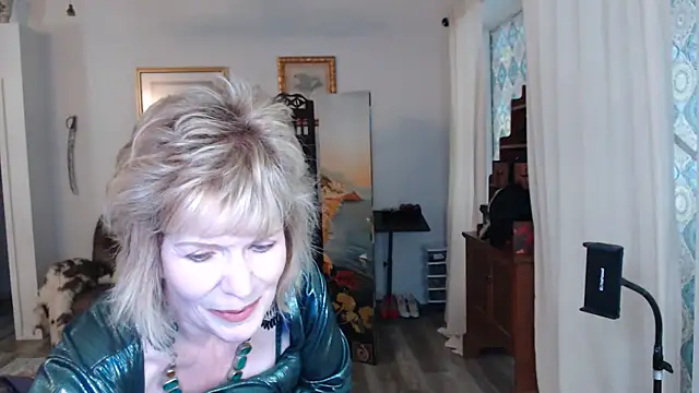 Snapshot of SindeeDix chatting on 4, 5, 2026 SindeeDix online show from 4, 5, 2026