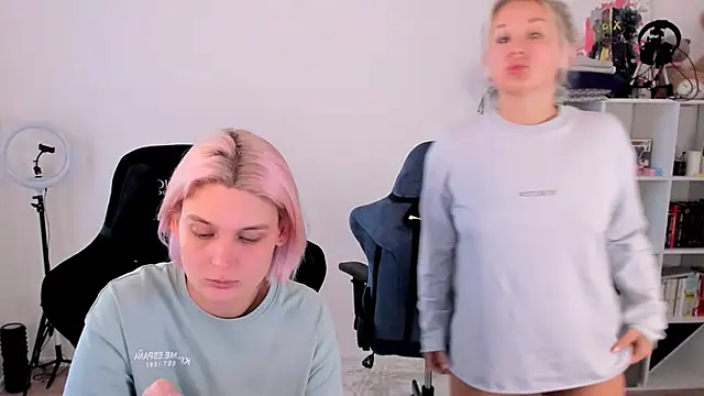 Snapshot of hotblonds chatting on 12, 10, 2025 hotblonds online show from 12, 10, 2025