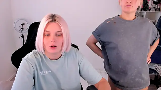 Snapshot of hotblonds chatting on 27, 10, 2025 hotblonds online show from 27, 10, 2025