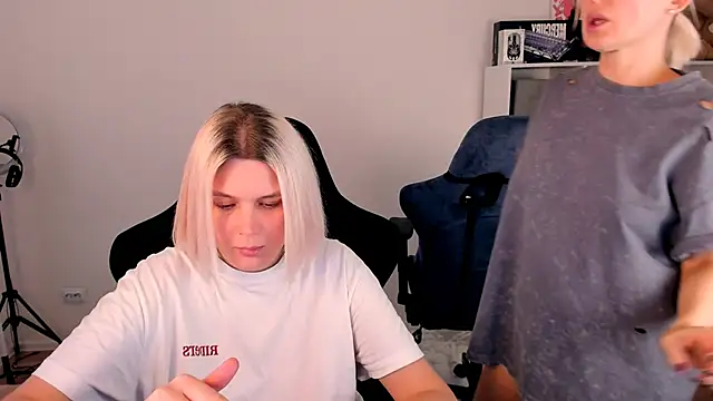 hotblonds online show from 21, 12, 2025